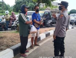 Sambangi Pedagang Asongan dan Pengamen Kanit Binmas Polsek Curug Polresta Serkot Sampaikan Pesan-Pesan Kamtibmas