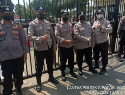 Anggota Polsek Cipocok Jaya Polresta Serkot Pengamanan Unjuk Rasa.