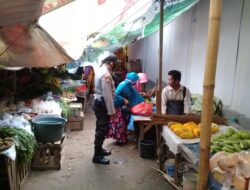 Sampaikan Himbauan Kamtibmas, Anggota Polsek Pabuaran Polresta Serkot Patroli Rutin ke Pasar Tradisional Tanjung Sari.