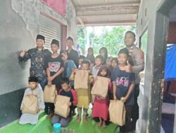 Anggota Polsek Pabuaran Polresta Serkot Memberikan Santunan ke Anak Yatim Sebagai Wujud Peduli Sesama