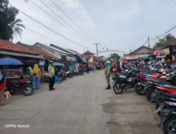 Mengantisipasi Kemacetan Dan Laka Lantas, Giat Polsek Waringinkurung Polresta Serkot Lakukan Gatur Pagi Di Depan Pasar Waringinkurung.