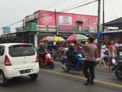 Polsek Walantaka Polresta Serang Atur Arus Transportasi Di Pasar Kalodran