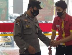 Kontrol Mesin ATM yang Berada Di Minimarket oleh Anggota Polsek Walantaka Polresta Serkot