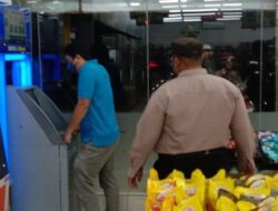 Personel Polsek Cipocok Jaya Polresta Serang Berpatroli Ke ATM Pada Jam Rawan