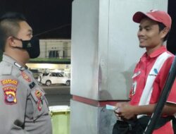 Ajak Karyawan SPBU Tingkatkan Kewaspadaan Saat Polsek Pabuaran Polresta Serang Berpatroli