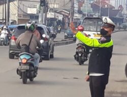 Gatur Lalulintas Dilaksanakan BRIPKA Agus Polsek Cipocok Jaya Polresta Serkot