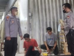 Patroli Dialogis Kepada Warga yang Sedang Nongkrong Malam oleh Polsek Baros Polresta Serkot