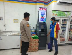 Kontrol Mesin ATM Ketika Personil Polsek Walantaka Polresta Serkot Berpatroli
