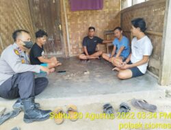 Anggota Polsek Ciomas Polresta Serkot Sosialisasi Prokes Bersama Warga