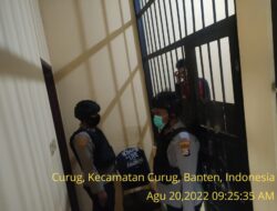 Anggota Polsek Curug Polresta Serkot Rutin Cek Tahanan