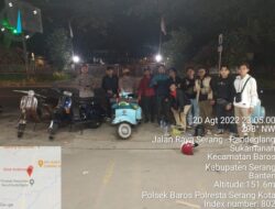 Anggota Patroli Polsek Baros Polresta Serkot Sampaikan Himbauan Kamtibmas Kepada Komunitas Motor