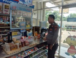 Anggota Piket Polsek Kramatwatu Polresta Serkot Lakukan Kunjungan Ke Indomaret Desa Serdang