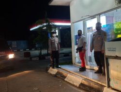Anggota Polsek Kasemen Polresta Serkot Melaksanakan Patroli Rutin di Pengisian Bahan Bakar