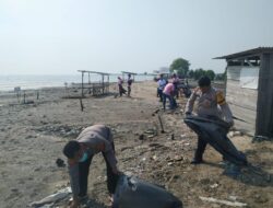 Personil Polsek Kasemen Polres Serang Kota Patroli Ke Pantai Pasir Putih