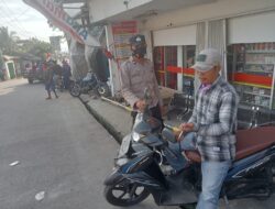 Personil Polsek Ciomas Polresta Serkot Sapa Warga yang Tidak Pakai Masker