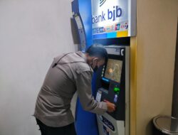 Anggota Polsek Baros Polresta Serkot Cek dan Kontrol Mesin ATM Sekaligus Mengimbau Nasabah Bank BJB