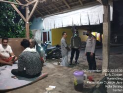 Anggota Polsek Cipocok Jaya Melaksanakan Giat 12 Program Pendekar Banten Ronda Siskamling