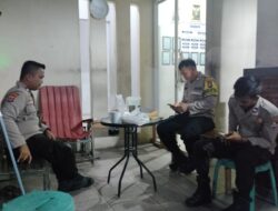 Bhabinkamtibmas Polsek Kramatwatu Polresta Serkot Bripka Aldi Sulihat kunjungi Security di Pos Perumhan Emerald Desa Kramatwatu