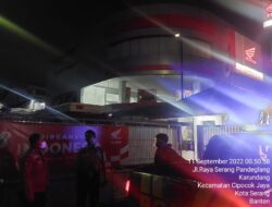 Polsek Cipocok Jaya Patroli Dialogis Sambangi Keamanan Deler Honda Sampaikan Pesan Kamtibmas