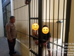 Kaspkt Dan Anggota Piket Jaga Kontrol Kondisi Kesehatan Tahanan Dalam Rutan Polsek Cipocok Jaya