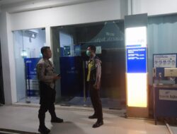 Anggota Polsek Baros Sambangi Dan Himbau Security Bank BJB Baros Selalu Waspada Dalam Tugas