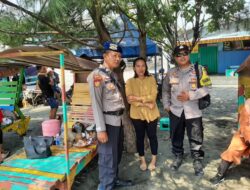 Sat Polairud Polres Kendal Berikan Himbauan Kepada Pengunjung Pantai Agar Berhati-hati Saat Bermain Air