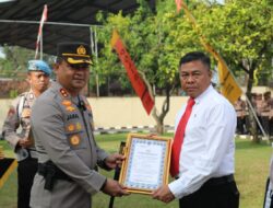 Jelang HUT Bhayangkara ke-77, Kapolres Kendal Berikan Penghargaan ke Sejumlah Personil dan Masyarakat