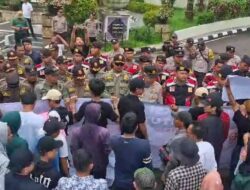 Buntut Sekda Tidak Netral, Massa Gelar Demo Besar-besaran di Pemkab Tangerang