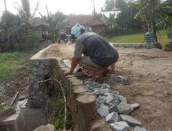 Tidak Ada Papan Proyek Kegiatan, Diduga Pembangunan Jalan Lingkungan di Desa Tegallega Kurang Transparan