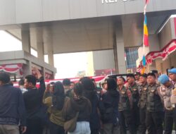 Mahasiswa Kota Tangerang Melakukan Aksi Demo Di Depan Polres Metro Tangerang Kota