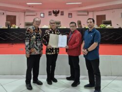RAPAT PARIPURNA DPRD KABUPATEN NIAS DALAM RANGKA PENYAMPAIAN KEPUTUSAN