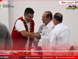 WAKIL BUPATI NIAS SAMBUT KEDATANGAN GUBERNUR SUMATERA UTARA DI BANDARA BINAKA GUNUNGSITOLI