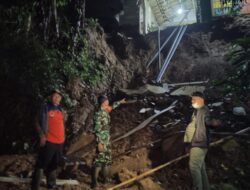 Longsor Terjang Rumah Warga Di Kampung Cikadu, BPBD Dan Muspika Langsung Tinjau Lokasi