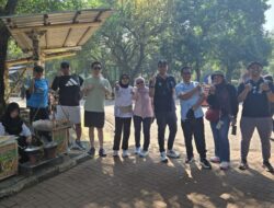 Cara Seru Dosen Budi Luhur Segarkan Pikiran, Jalan Sehat di Ragunan