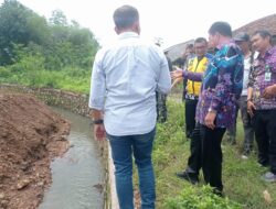 Mendapat Kunjungan Bupati, Dewan M Sobri Tinjau Langsung Titik Lokasi Rawan Banjir di Bantaran Kali Cirarab