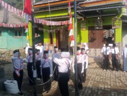 Semarak HUT RI ke-80, MTS Miftahul Falah dan MI Al-Faruq Gelar Upacara di Kp. Ci Kadu Desa Jagaraksa