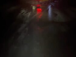 Akibat Jalan Becek Dan Berlobang Diduga Akibat Adanya Galian Tambang Pasir Di Cimarga