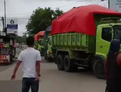 Warga Kecematan Maja Turun Kejalan Paksa Putar Balik Mobil Truk Pengangkut Pasir Langgar Perbup