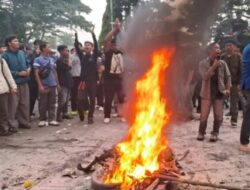 Demo Mahasiswa Ricuh Dan Tak Terkendali , Karena Pemkab Gagal Atasi Masalah Ekonomi Hingga Sosial
