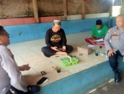 Giat Sambang di Desa Kalanganyar, Kapolsek Labuan bersilaturahmi dengan Tokoh Agama.