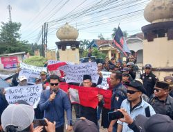 Kapolsek Labuan Pimpin Kegiatan Pengamanan Unras Ormas GAIB 212 di Kantor Kecamatan Labuan